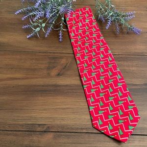 🎄NEW Men's Silk Hallmark Christmas Trees Pattern Holiday Traditions Tie🎄